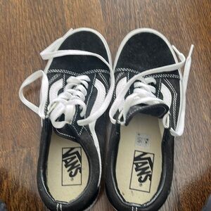 Woman’s black suede vans size 6.5
